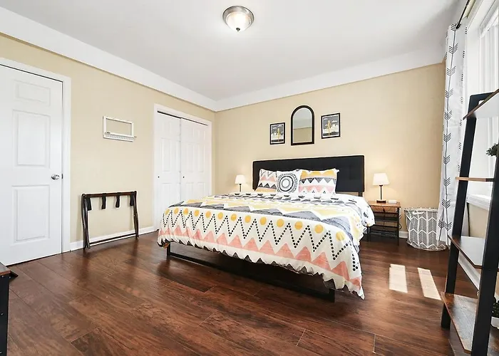 Hostwise - Block To Agh - King Bed, Free Off Street Parking * Pittsburgh