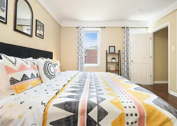 Hostwise - Block To Agh - King Bed, Free Off Street Parking Holiday home