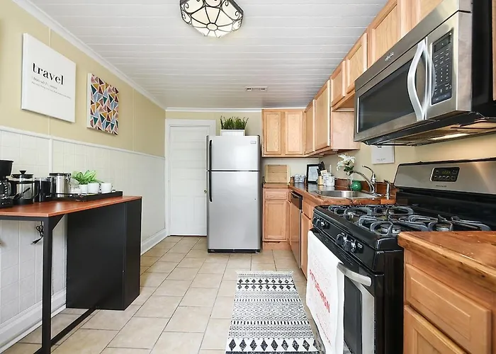 Hostwise - Block To Agh - King Bed, Free Off Street Parking * Pittsburgh